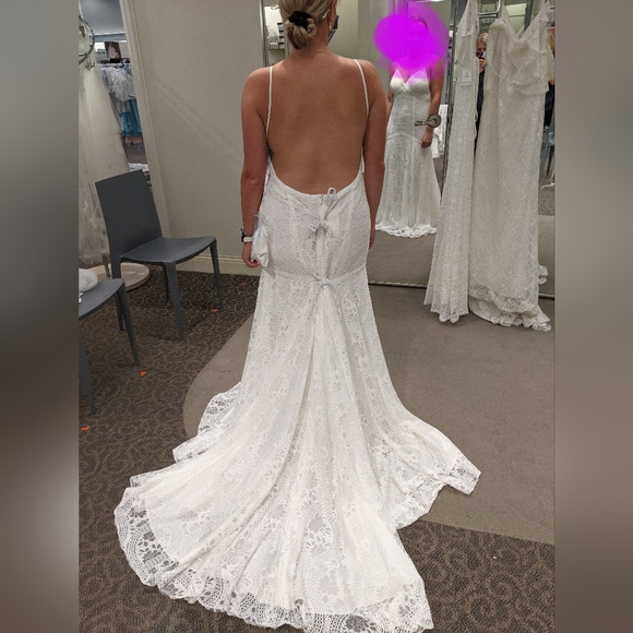 Lace wedding dress - Picture 4 of 6